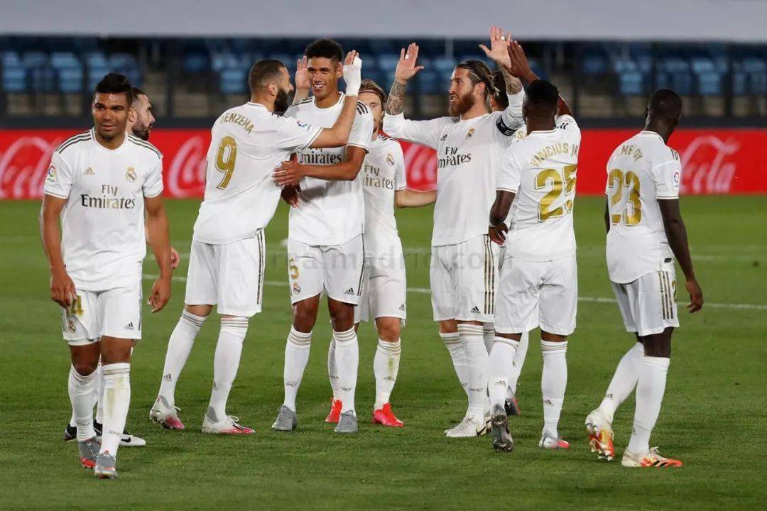 短暂犹豫的 短暂犹豫的